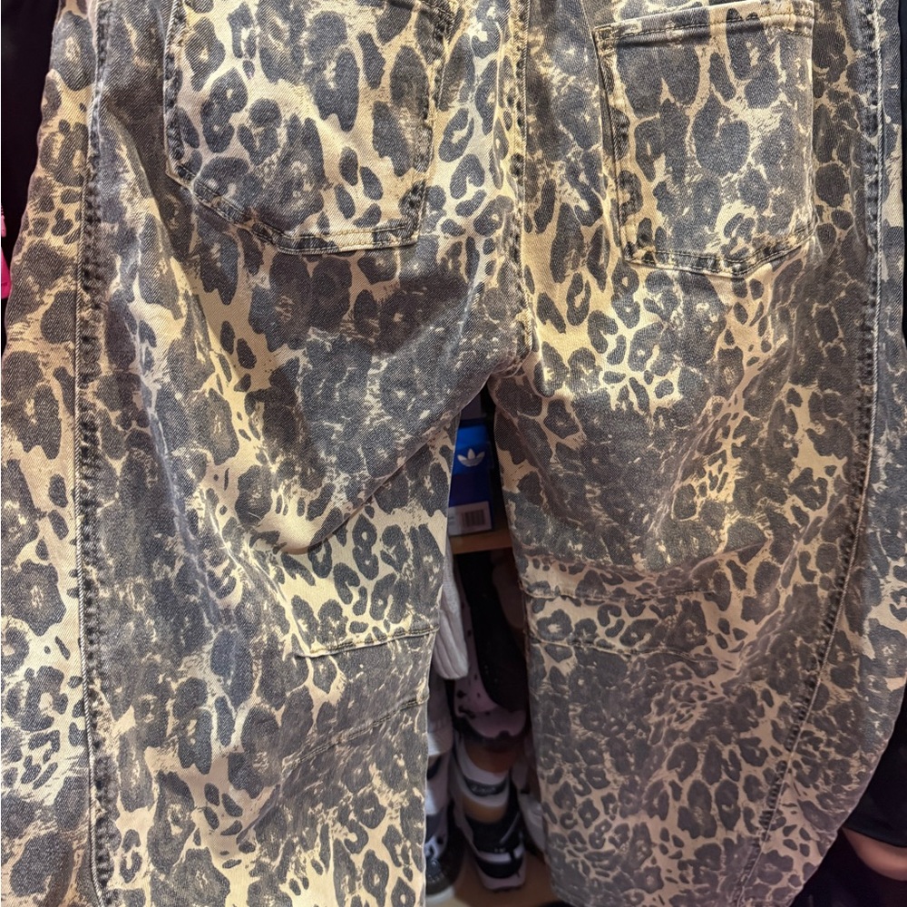 Leopard Print barrel Jeans - Picture 3 of 5